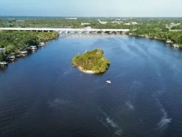 Intracoastal waterway running through Riverview Florida